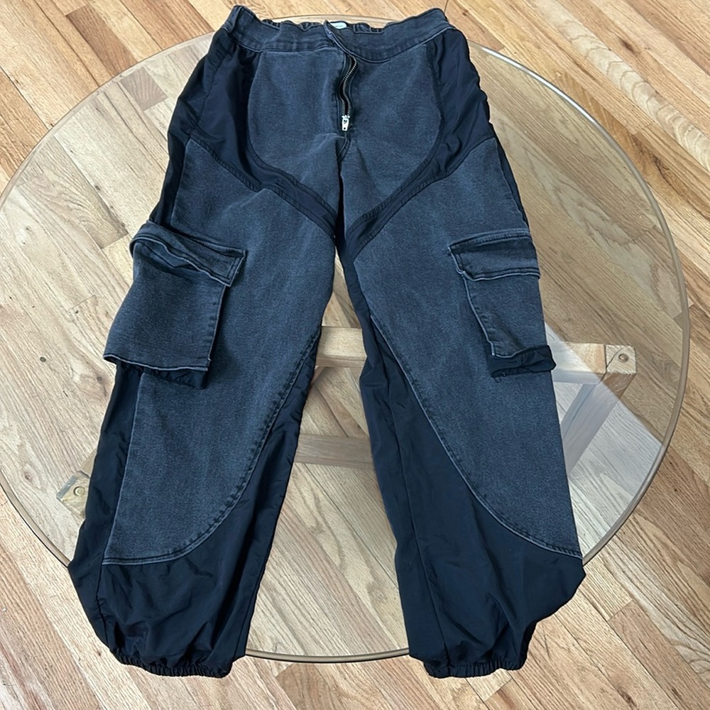Forever 21 black cuffed leg cargo joggers